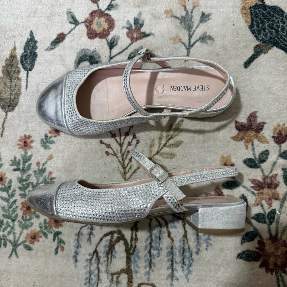 Steve Madden Silver girls Belinda Shoes size 4 big kids